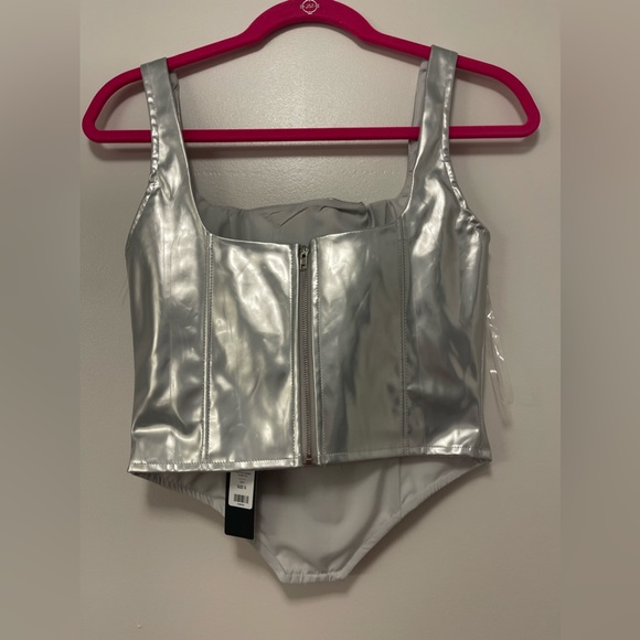 Fashion nova metallic top - Picture 2 of 3